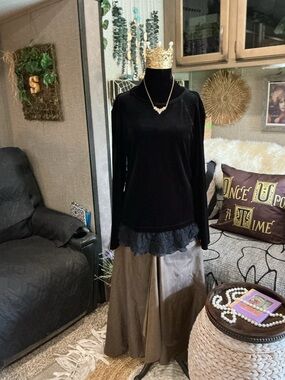 Sundance Black Long-Sleeve Velvet Top with Lace Hem S